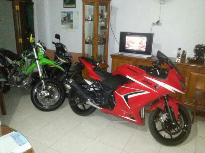 kawasaki ninja 250 2010 merah