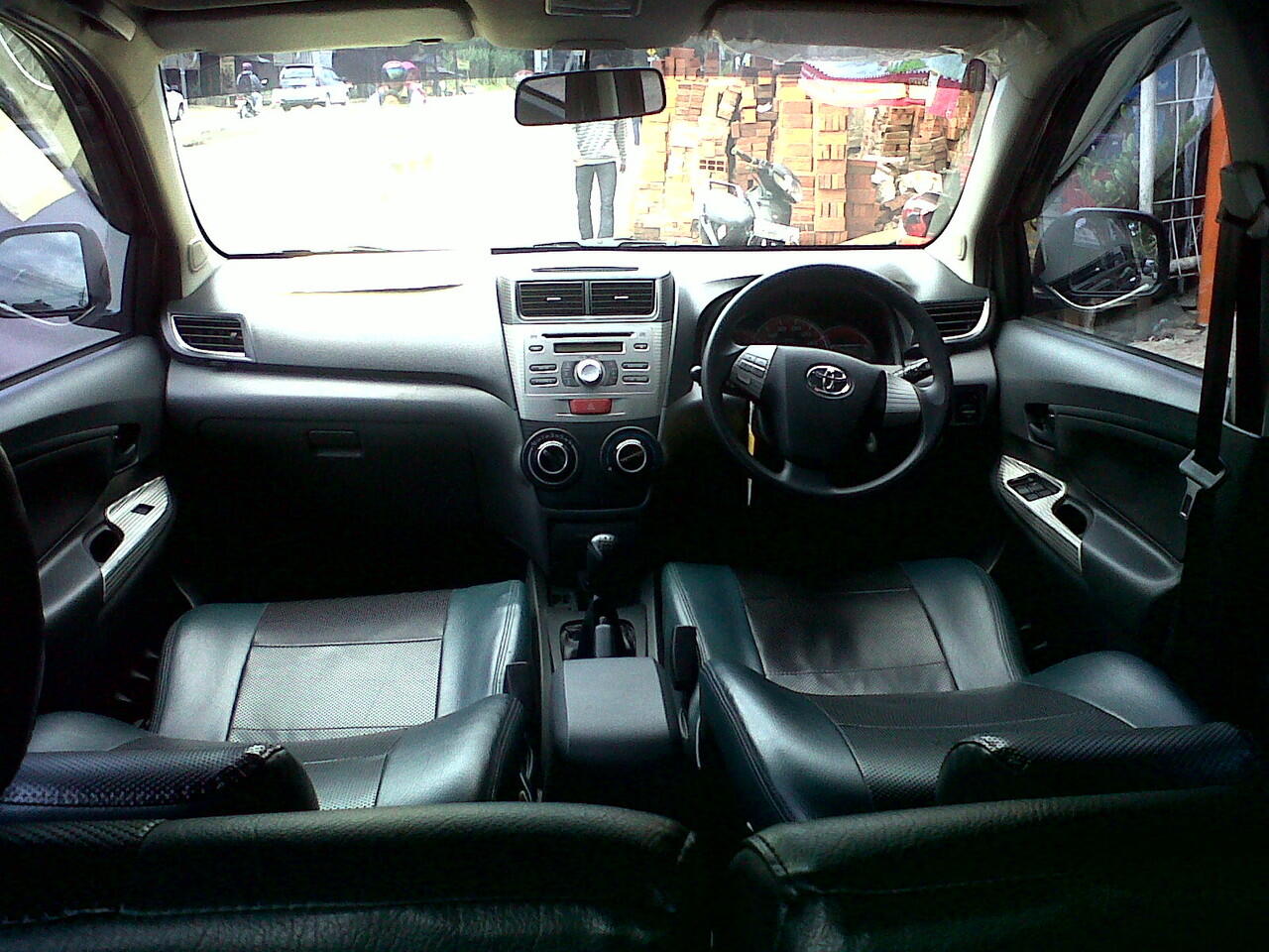 TOYOTA ALL NEW AVANZA 1.5 VELOZ MT 2012 HITAM METALIK