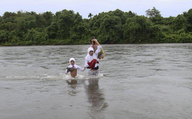 Menantang Maut Demi Ke Sekolah