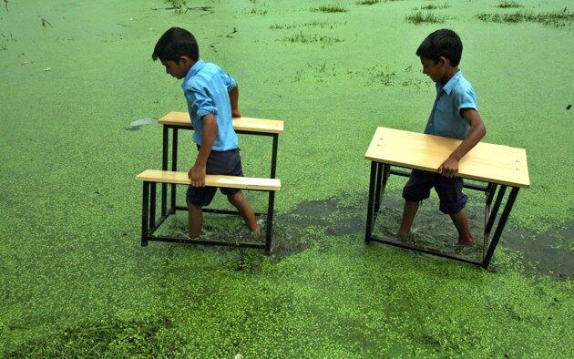 Menantang Maut Demi Ke Sekolah