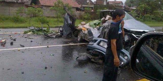 Kecelakaan Maut Juke vs Xenia di tol Kopo Bandung