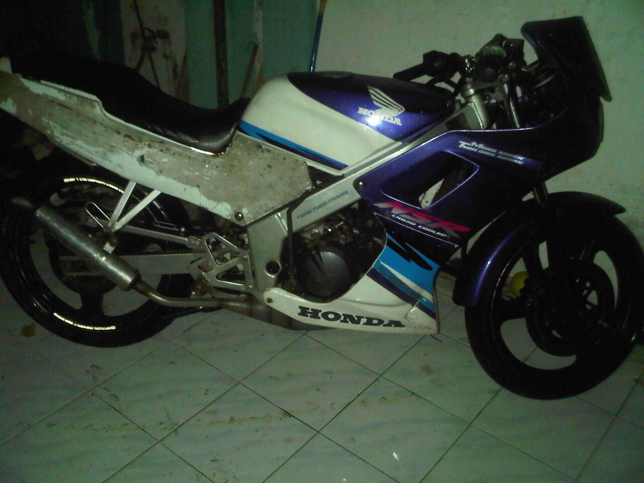 DJUAL motor Honda NSR 150 solo.