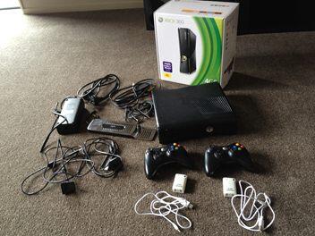 jual santai xbox slim 320gb RGH +Kinect bisa barter ps3/laptop..