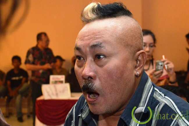 7 Selebritis Pria Indonesia dengan Rambut ter Unik