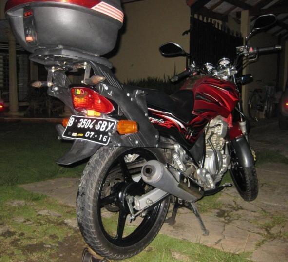 Yamaha Scorpio Z 225 cc Tahun 2009 Warna Merah + Bracket + Box