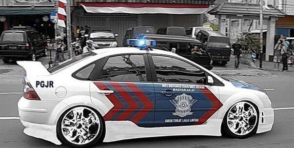 Mobil-mobil keren polisi dunia