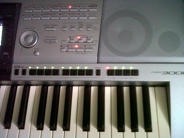 Keyboard YAMAHA PSR 3000 MULUSS, Murah ..