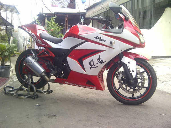 DI JUAL KAWASAKI NINJA 250 red modif 2009.. (23jt)