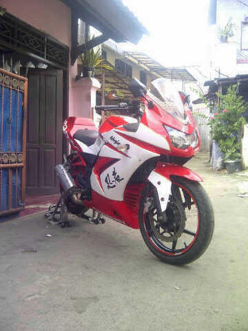 DI JUAL KAWASAKI NINJA 250 red modif 2009.. (23jt)
