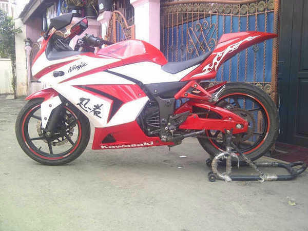 DI JUAL KAWASAKI NINJA 250 red modif 2009.. (23jt)