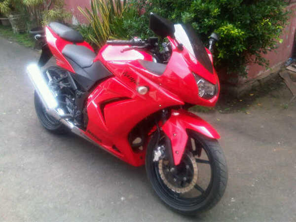 DI JUAL DESAK Kawasaki Ninja 250cc Th.2010 Merah Murah.. (29jt)