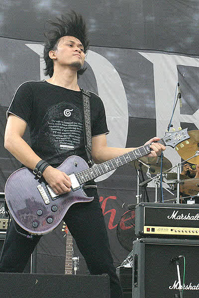 Biografi Gitaris Rock Paling Pendiam Di Indonesia