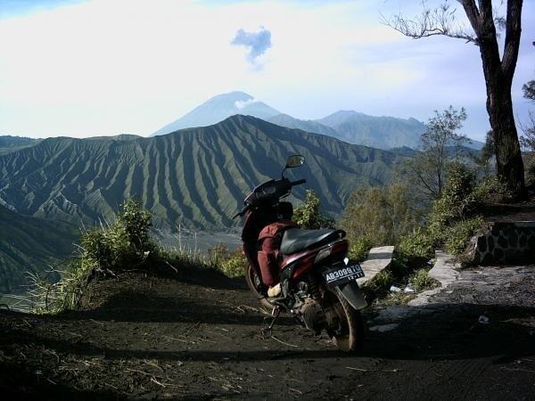 Berpetualang dengan Sepeda Motor Menuju Bromo