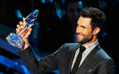 Adam Levine (Maroon 5) mendapatkan penghargaan tertinggi dari Billboard Music Inc.