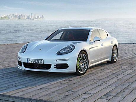 Porsche Panerama 2013 &quot;lebih montok tapi gesit&quot;