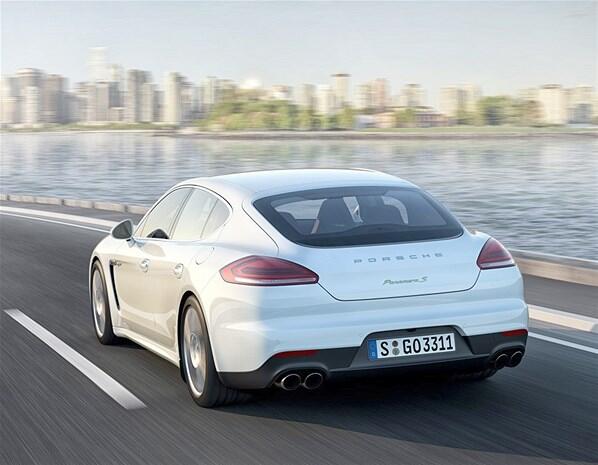 Porsche Panerama 2013 &quot;lebih montok tapi gesit&quot;
