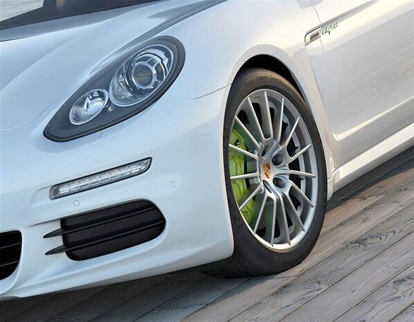 Porsche Panerama 2013 &quot;lebih montok tapi gesit&quot;