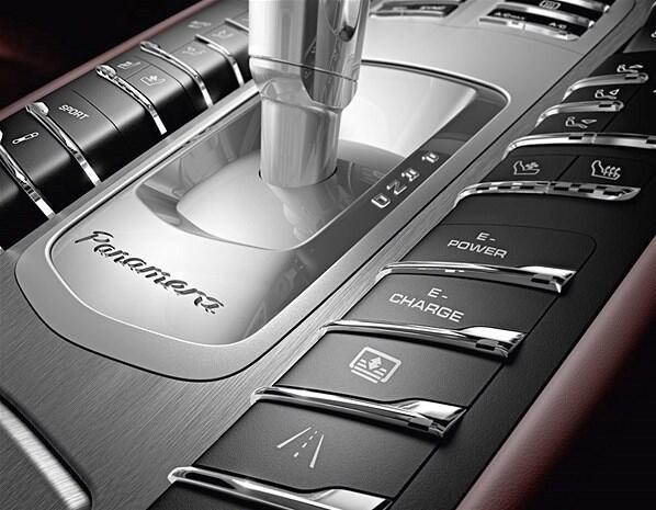 Porsche Panerama 2013 &quot;lebih montok tapi gesit&quot;