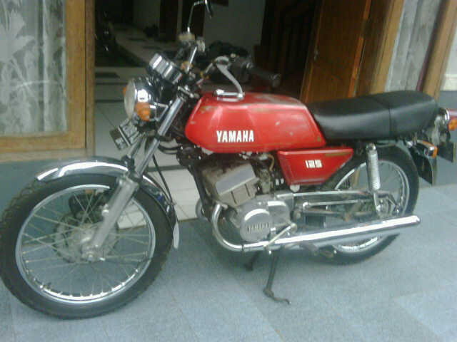 YAMAHA RX TWIN 125cc MERAH TAHUN 1976 ORISINILAN (BANDUNG)