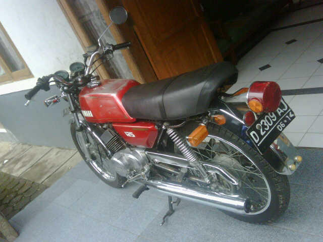 YAMAHA RX TWIN 125cc MERAH TAHUN 1976 ORISINILAN (BANDUNG)