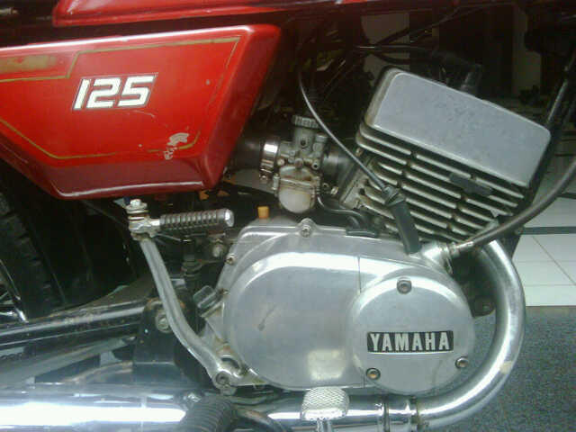 YAMAHA RX TWIN 125cc MERAH TAHUN 1976 ORISINILAN (BANDUNG)