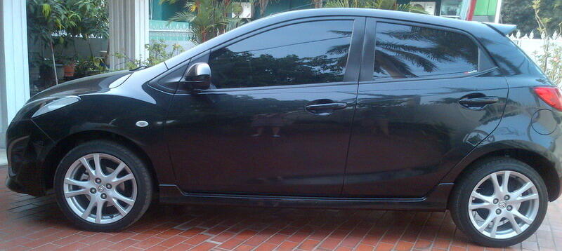 Mazda 2 tipe R Hitam 2011 + Mulus Rapi + Asuransi All Risk