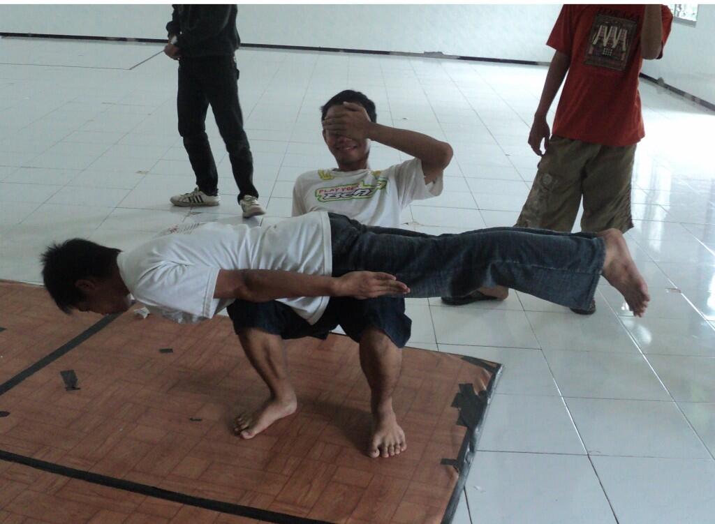 Ini nih FOTO-FOTO planking yang unik &#91;ngakak inside&#93; #lol