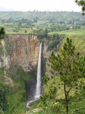 12 Air Terjun Tertinggi & Terindah di INDONESIA