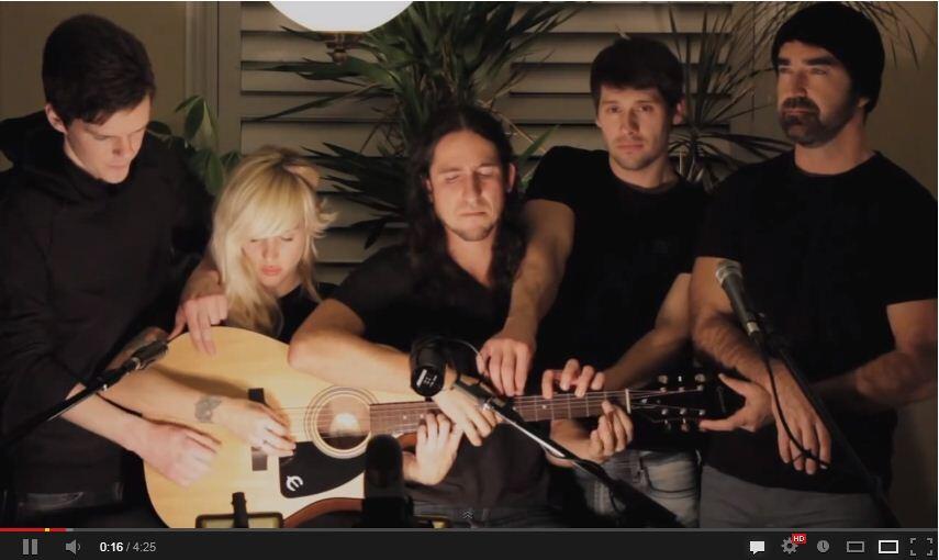 yang belum tau walk off the earth masuk gan (gotye-cover)