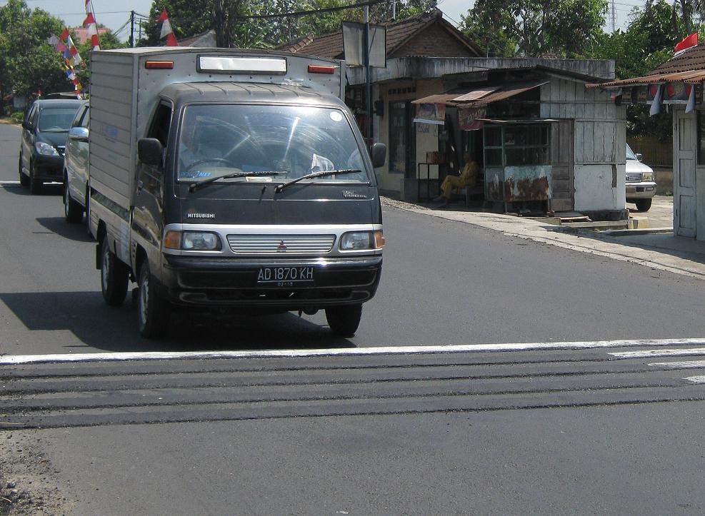 Polisi tidur = ranjau pengguna kendaraan, siapa setuju?