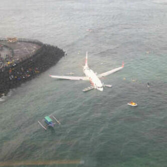 Lion Air nyemplung di Laut selepas kebablasan landing di bandara Ngurah Rai