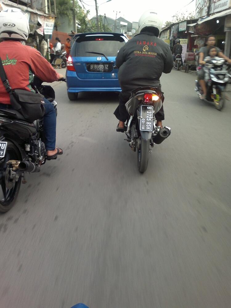 Baru liat orang masang plat kayak gini &#91;PICT+&#93;