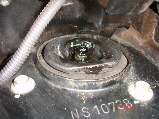Terjual Tutup shock depan Nissan grand livina dan asesoris 