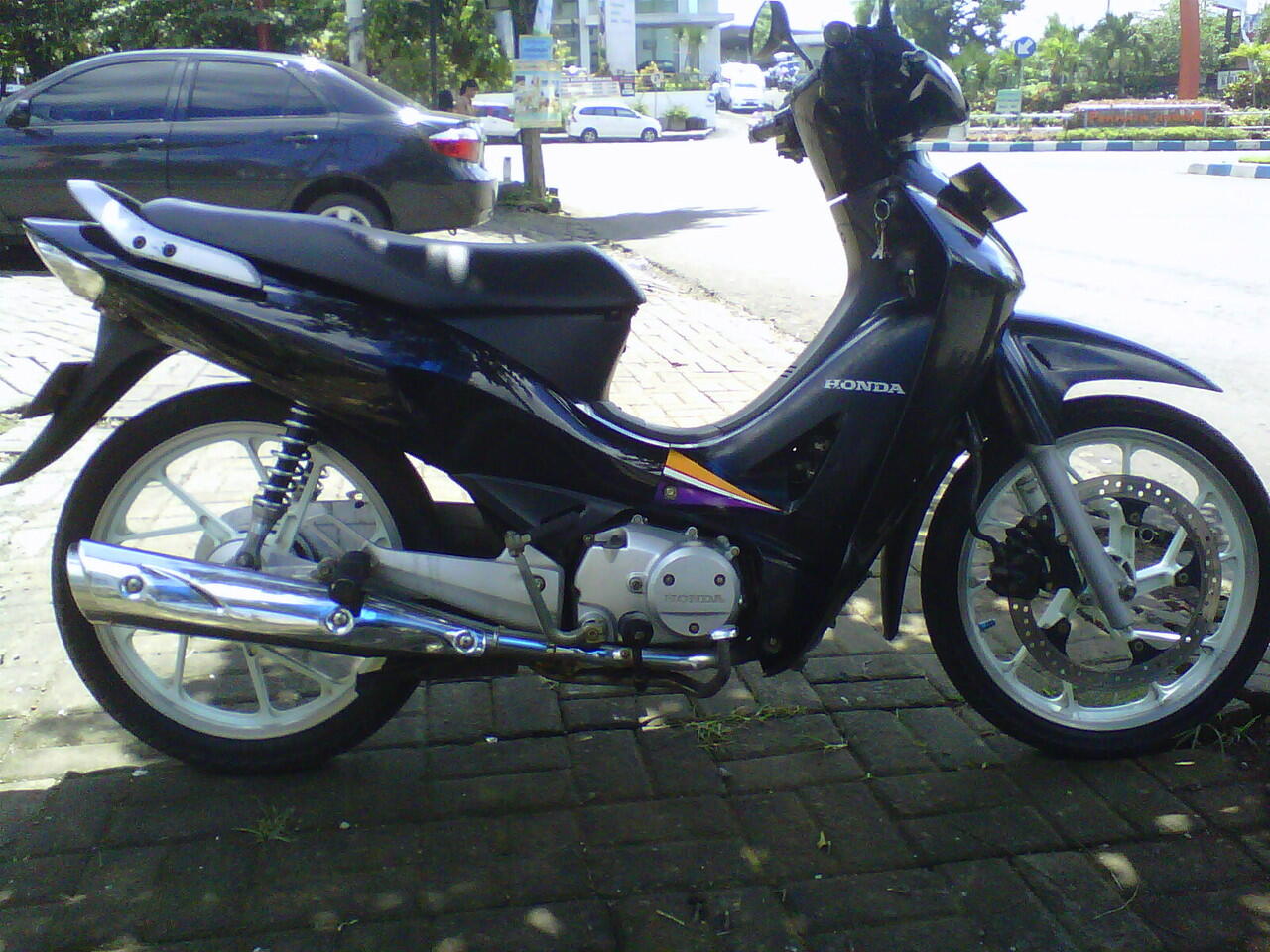 Sepeda Motor Kharisma 125cc Malang