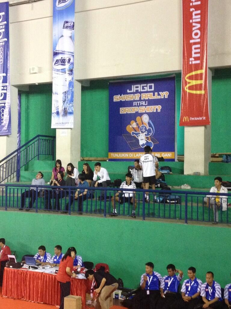 &#91;Live Posting&#93; Booth Kaskus ada di Liga Mahasiswa sesi badminton gan!