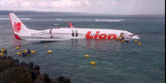 Ajaib! 101 Penumpang Selamat Saat Lion Air Terbelah Jatuh ke Laut di Bali