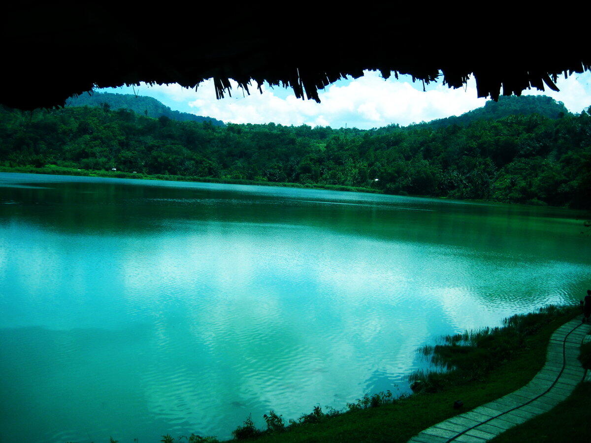 4 danau indonesia yang bisa berubah warna !!!cekidot gan