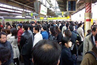 Ayo, yang pingin naik kereta di Jepang yukzz ^ ^ Jangan ampe tergangah gan.