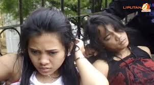 Zian vocalis Zigaz dan teman wanitanya..nabrak sepeda motor di depan istana presiden