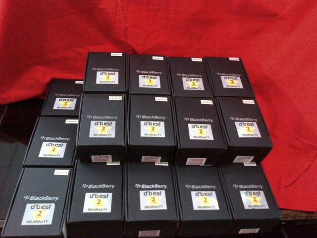 BLackberry CDMA SEDONA 9350 (TIpis ,Os.7 ) black & white BARU GARANSI 2 TAHUN