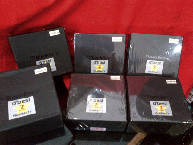 Blackberry Baru Dakota 9900 putih & Hitam OS.7 Touchscreen Garansi 2 Tahun