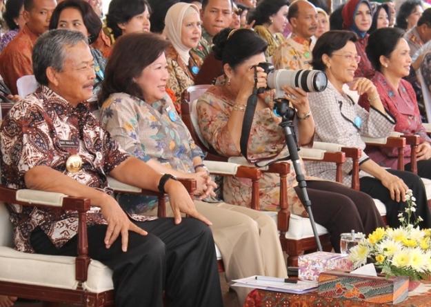 IBU NEGARA PUN PUNYA AKUN INSTRAGRAM (TEMPAT PAMER PHOTOGRAPHY) 