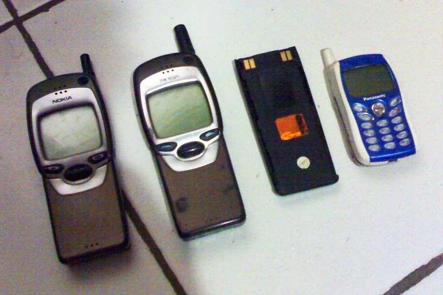 Jual HP Jadul Paket 14413: Mesin Nokia 7110 2unit & Panasonic GD55