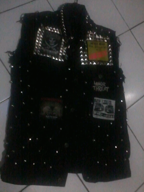 jual punk vest full patch ori full spike ( rompi punk )