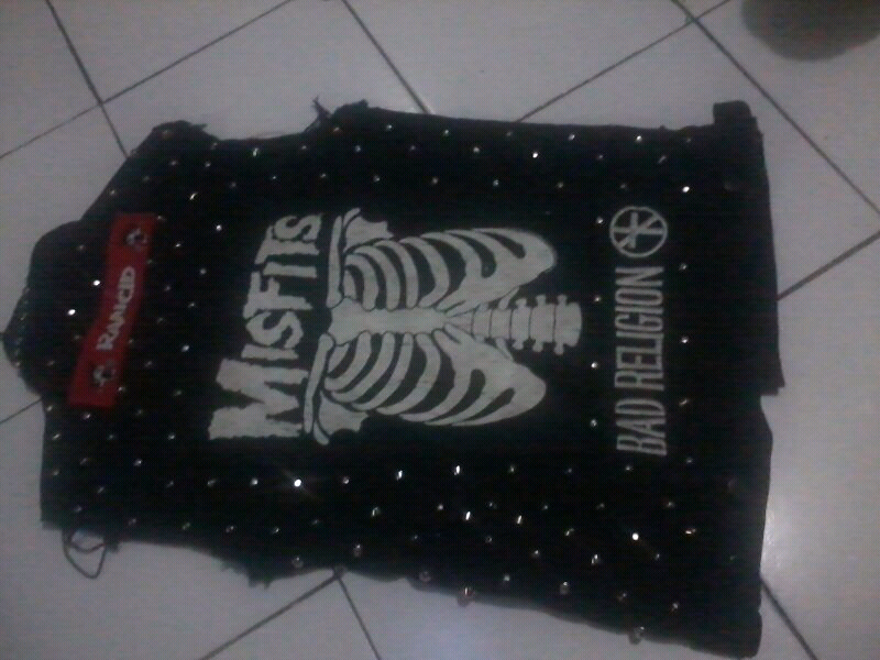 jual punk vest full patch ori full spike ( rompi punk )
