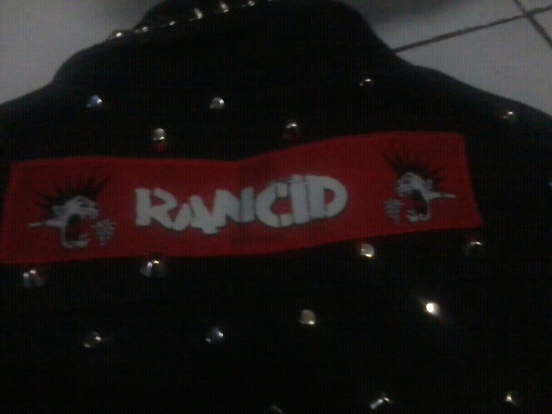 jual punk vest full patch ori full spike ( rompi punk )