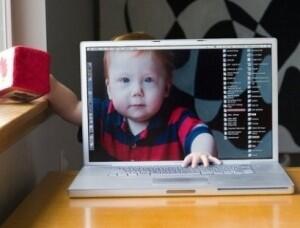 7 Nama Bayi Yang Terinpirasi Dari Istilah di Internet