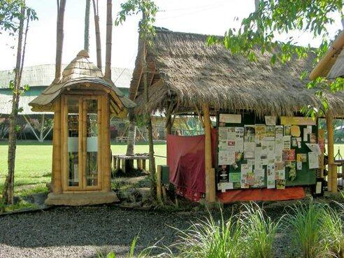 Uniknya ATM di Bali Yang Dibuat Dari Bambu