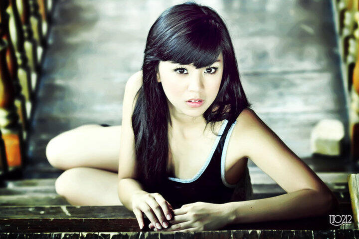 HOT MODEL FROM INDONESIA (BENING GAN)