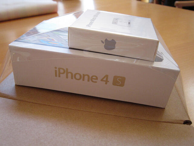 Apple iPhone 4S 64GB Wi-fI-Apple iPhone 5 64GB Wi-Fi